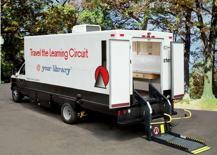 Wheelchair accessible mobile classroom